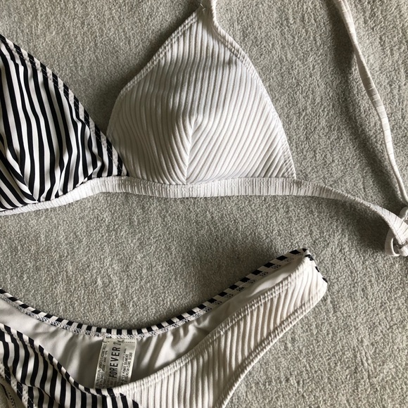 Bikini - Picture 2 of 3